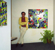Giacomo Guidetti durante una mostra